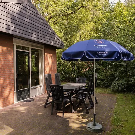 In Near Veluwe Forest בית נופש